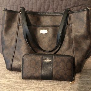 Coach signature shoulder bag brown/black w/wallet